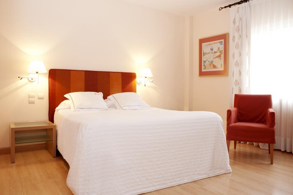 Apartamentos Sabinas Zaragoza Centro Bilik gambar